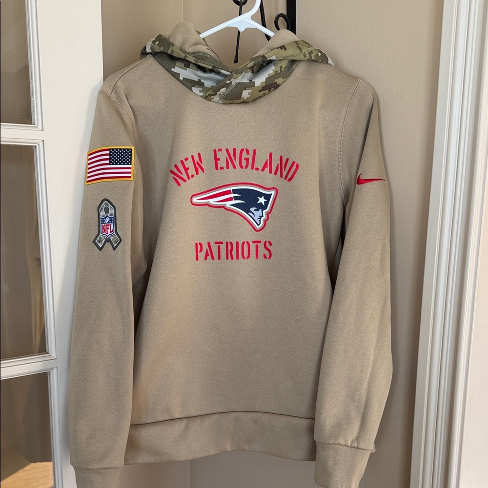 NFL NWOT New England Patriots Tan-Greenish  Hoodie size Large